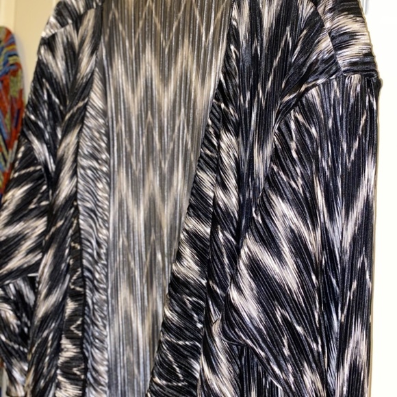 Lularoe size large kimono lot like new - Picture 5 of 6